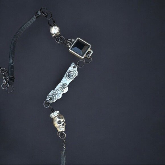 Mixed Media Crystal Skull Pendant VNTG Art-Deco Black Onyx & Silver Metalwork - Picture 10 of 15